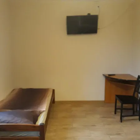 Pod Kasztanami Hostel *
