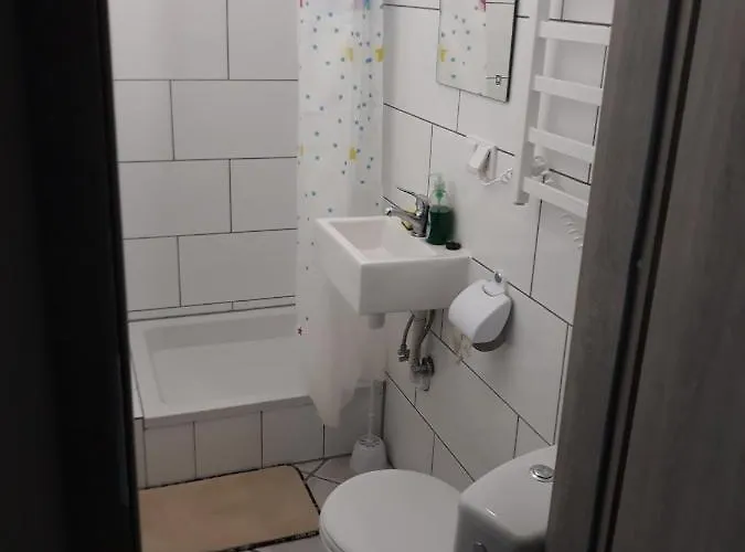 Pod Kasztanami Hostel Marki (Wolomin)